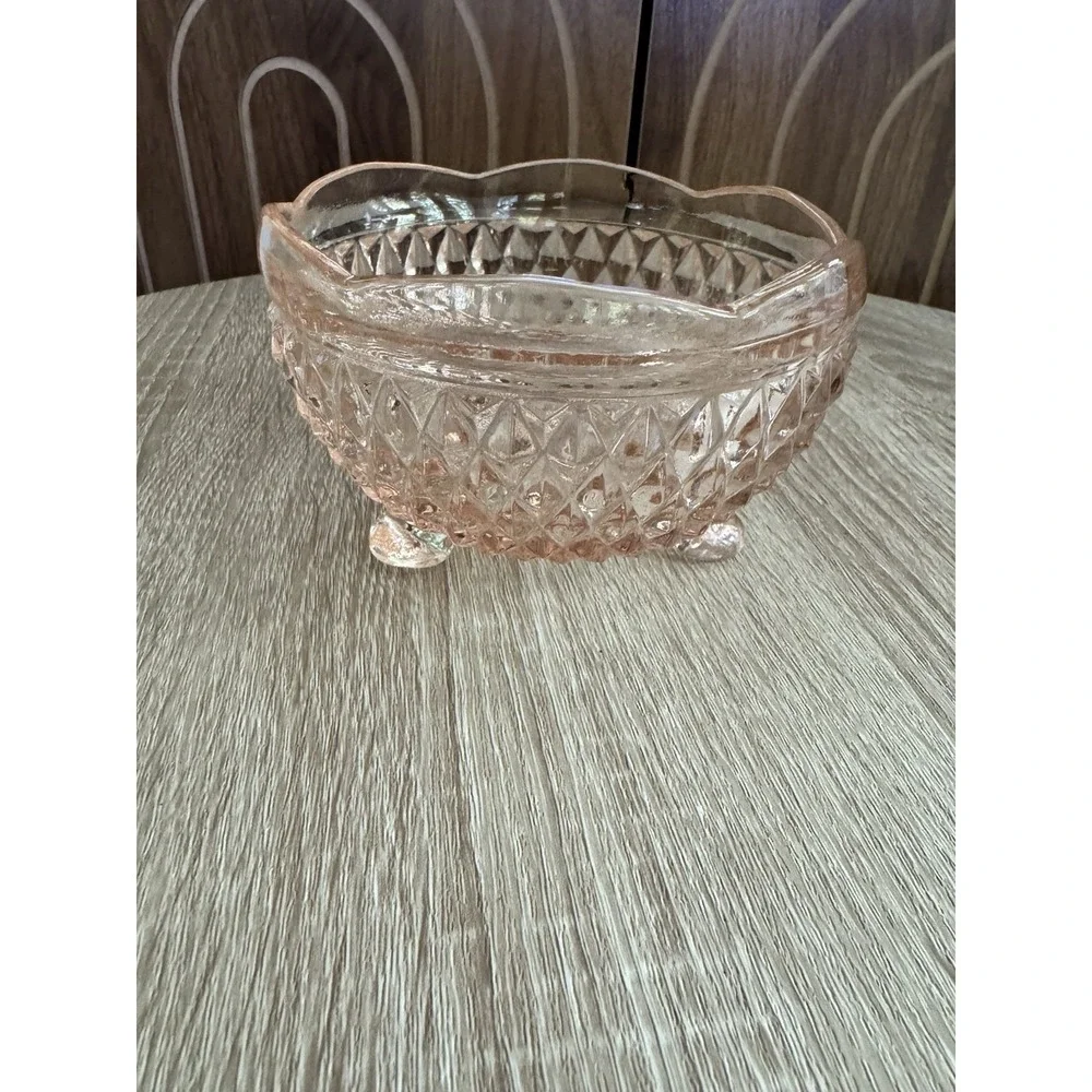 Vintage Pink Indiana Diamond Point Glass Bowl Scalloped Three Footed